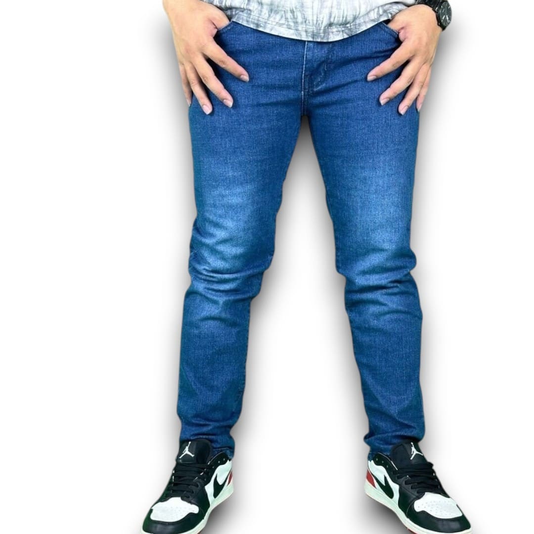 Mua Quần Jean Nam Dài Co Giãn Xanh Đậm Trơn. Sản phẩm hiện đang có mặt tại cửa hàng chính hãng với nhiều khuyến mãi hấp dẫn.