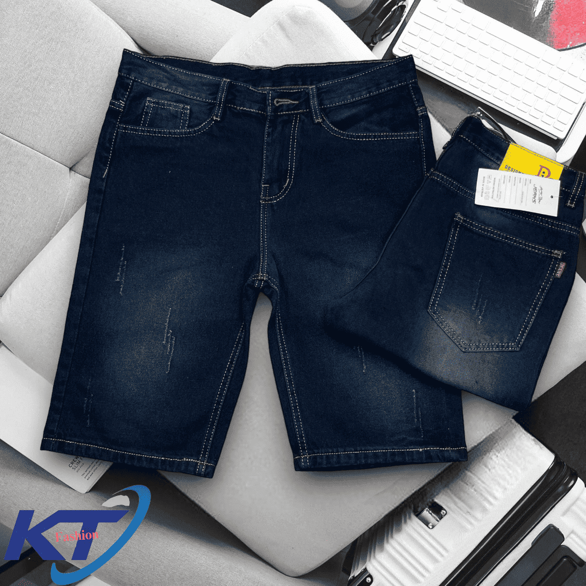Quần sọt jean nam không co giãn KT xanh đen xước là lựa chọn hoàn hảo cho những chàng trai yêu thích phong cách trẻ trung, năng động.