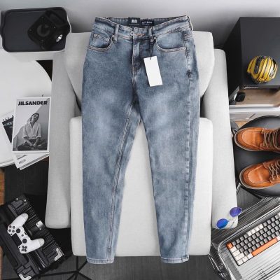 Quần jean nam dài co giãn cao cấp màu xanh đá thời trang là lựa chọn hoàn hảo cho những chàng trai yêu thích phong cách trẻ trung, năng động.