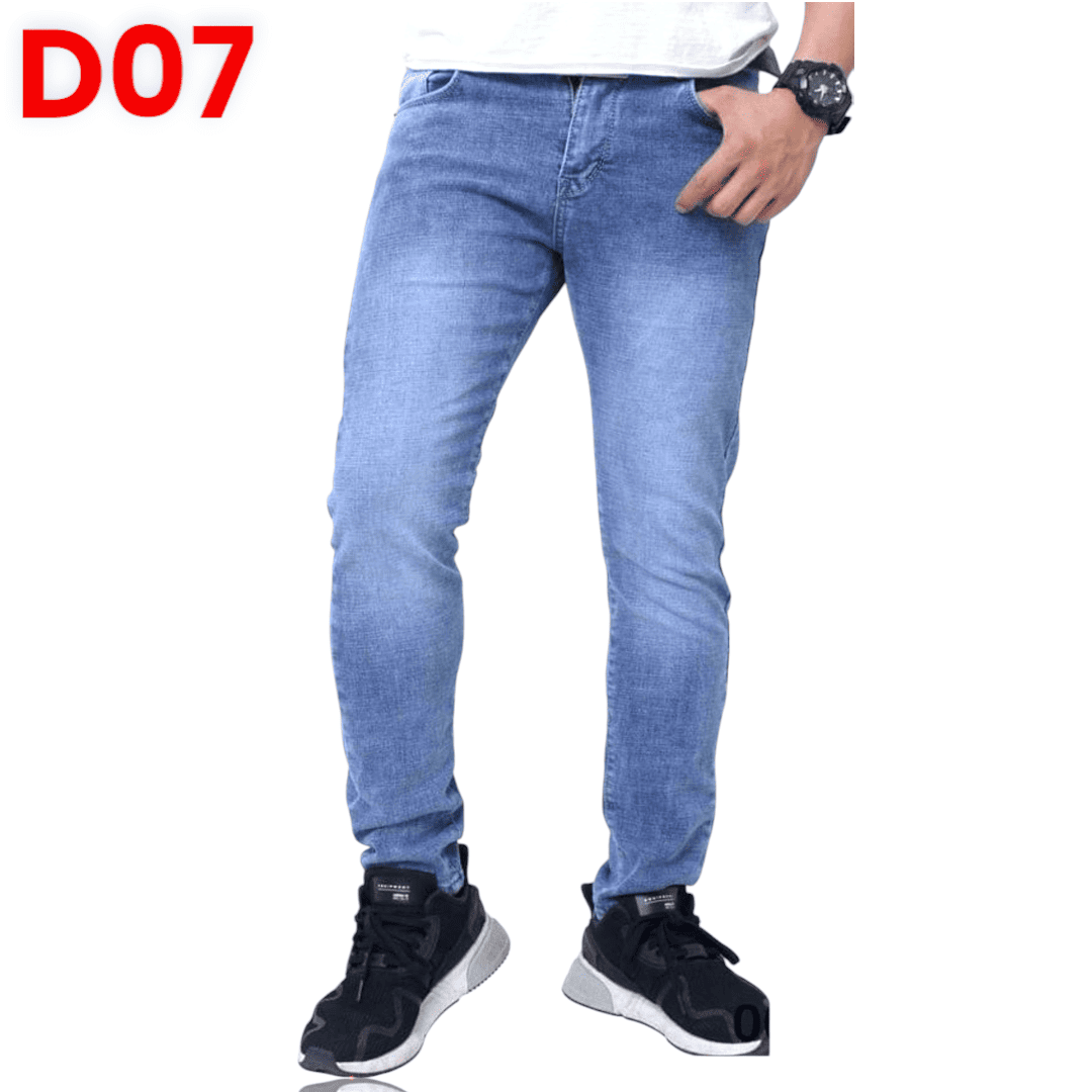 Quần jean nam dài co giãn xanh nhạt trơn là lựa chọn hoàn hảo cho những chàng trai yêu thích phong cách trẻ trung, năng động.